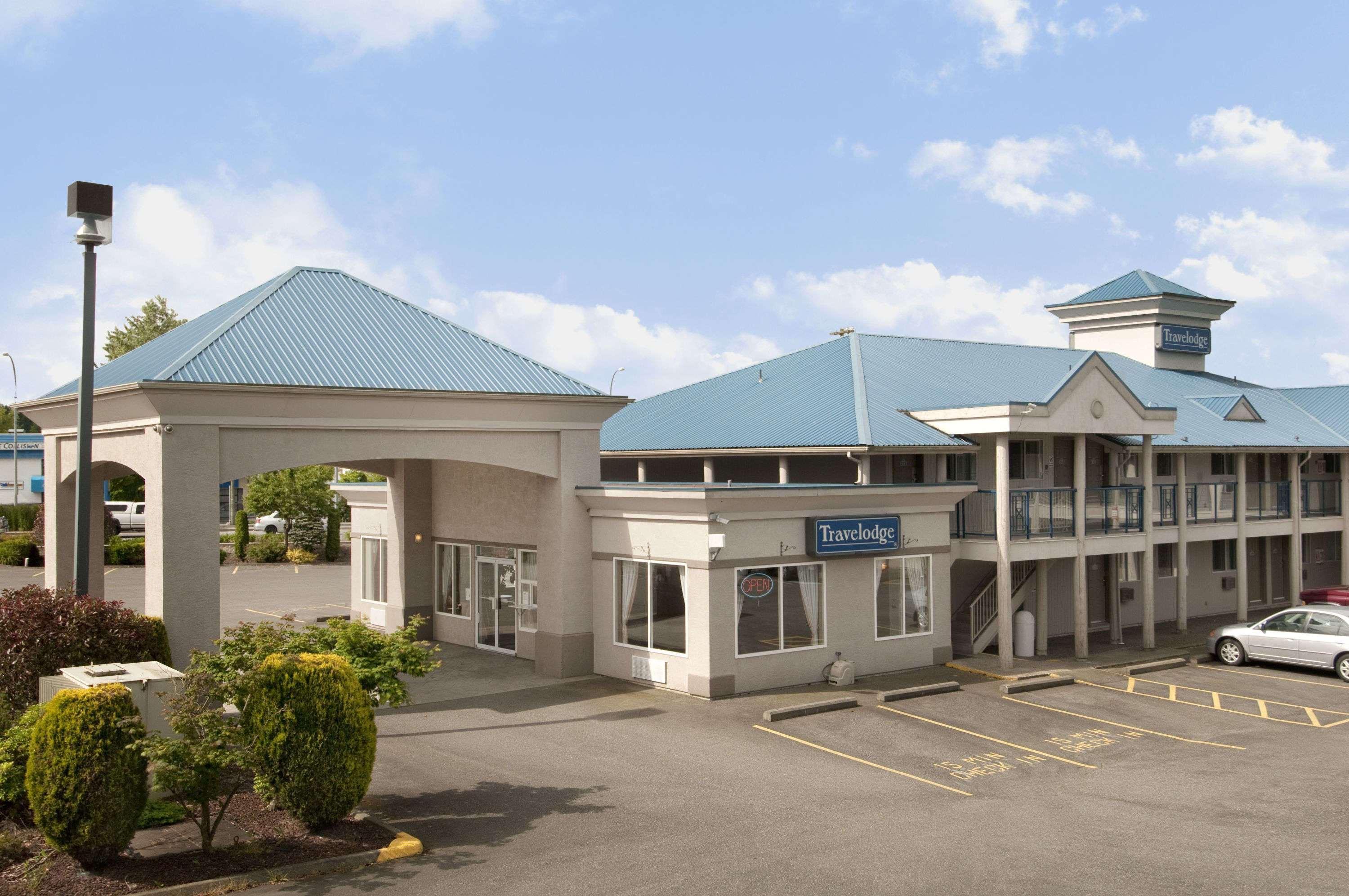 Travelodge By Wyndham Langley Exterior foto