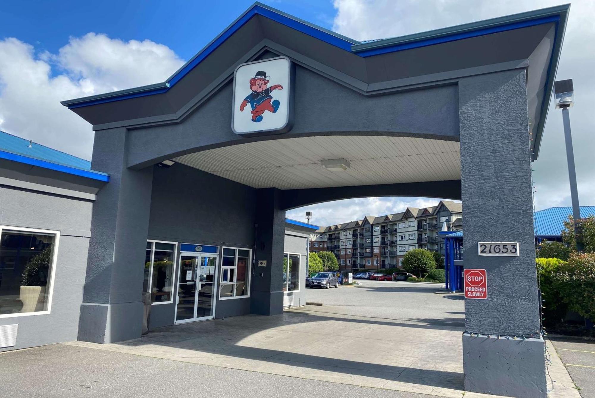 Travelodge By Wyndham Langley Exterior foto